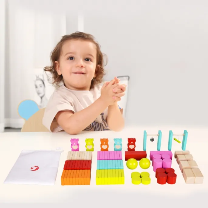 Zestaw dla dzieci z klockami domino i akcesoriami