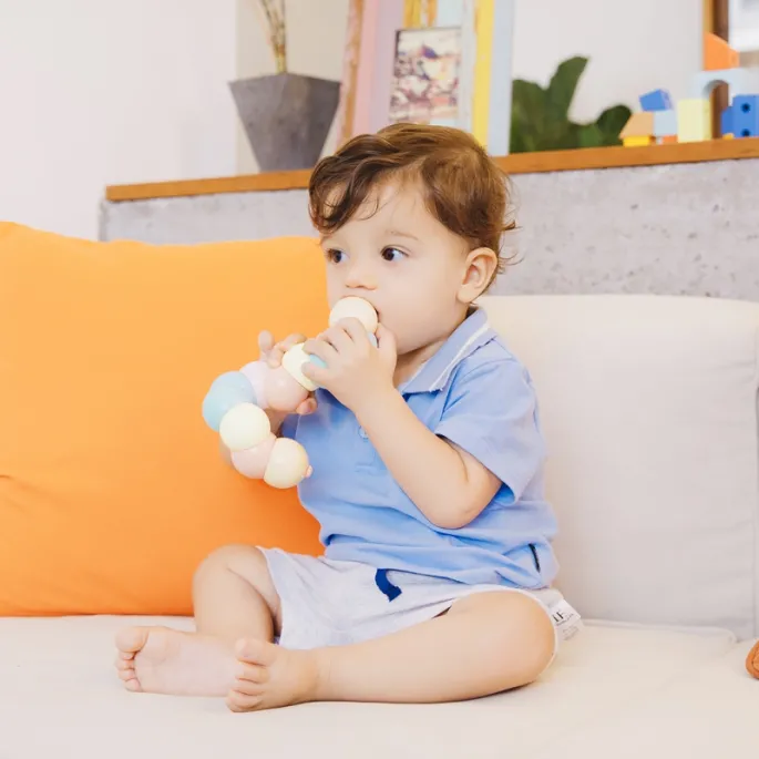 Zabawka drewniana do rozwoju motoryki w formie gąsienicy