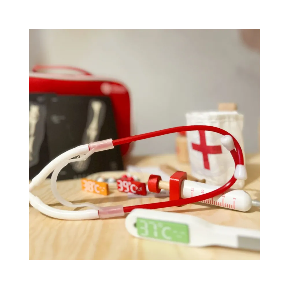 CLASSIC WORLD Drewniany Zestaw Walizka Małego Doktora Lekarza 19 el.