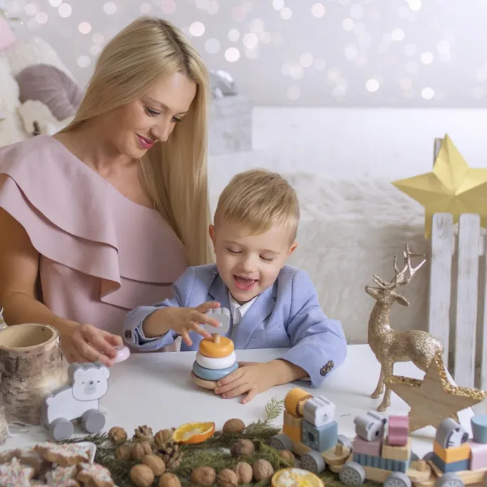 Piramidka edukacyjna z bolcem do nakładania elementów