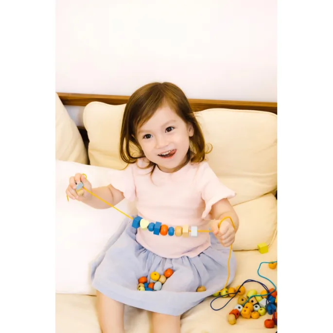 Kolorowe koraliki do kreatywnej zabawy dla maluchów