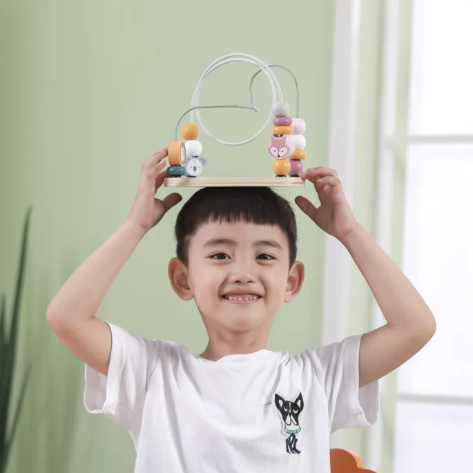 Edukacyjna przeplatanka z kolorowymi klockami