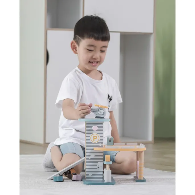 Parking z autkami i helikopterem w zestawie