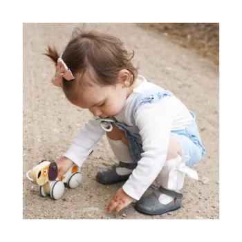 PolarB piesek zachęcający do nauki chodzenia i zabawy