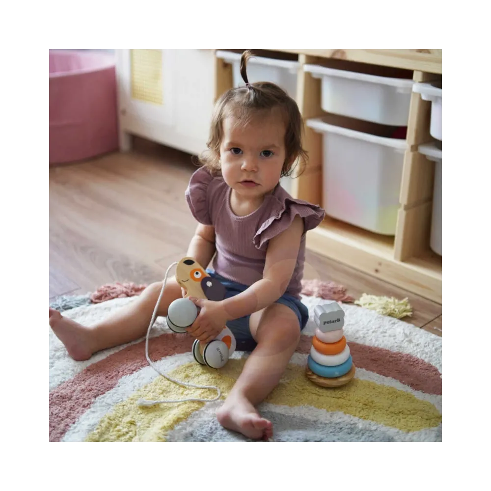 Uroczy piesek na sznurku jako prezent dla małego dziecka