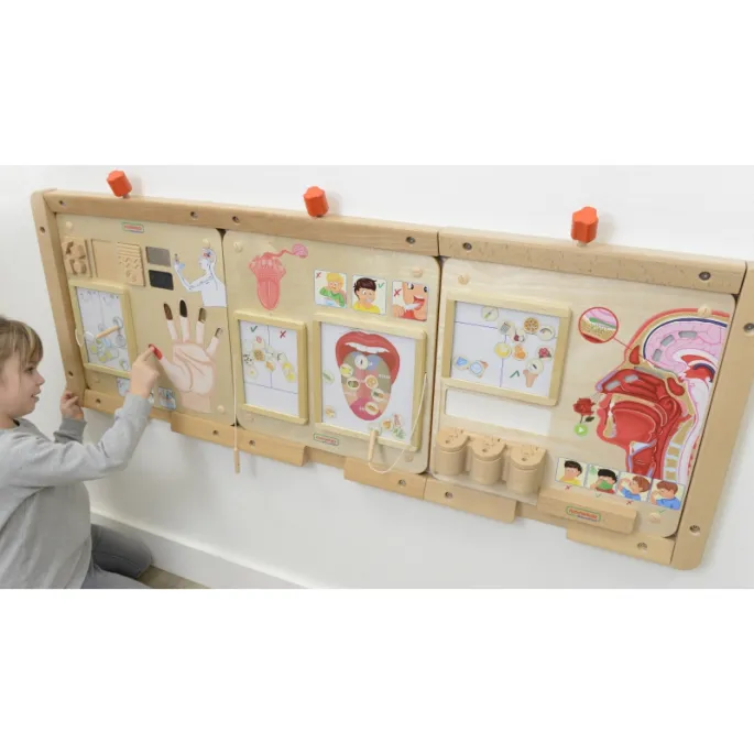 Materiałowa tablica do zabawy i nauki dla dzieci