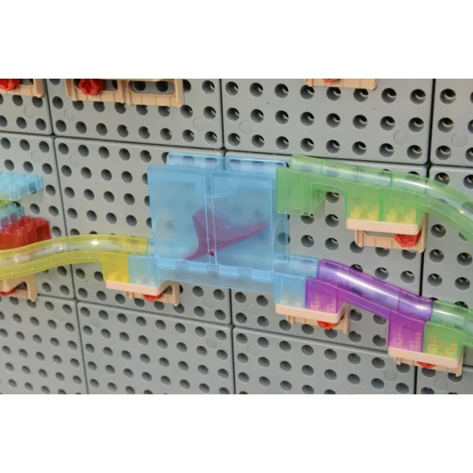 Wspierająca kreatywność tablica STEM do zabawy z piłkami