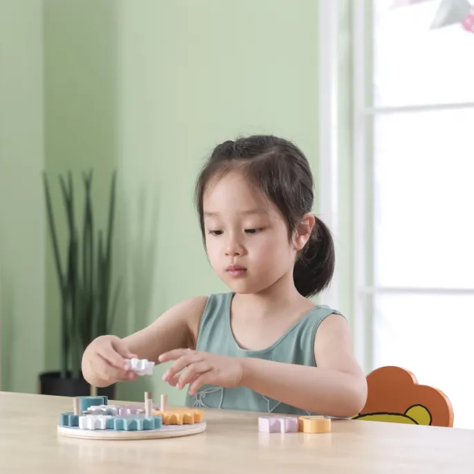 Zestaw z kołami zębatymi rozwijający logiczne myślenie dzieci