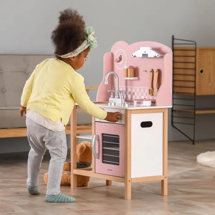 Bezpieczna kuchnia z drewna z różowymi akcentami