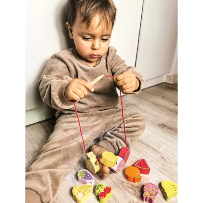 Zestaw edukacyjny dla dzieci z kolorowymi koralikami