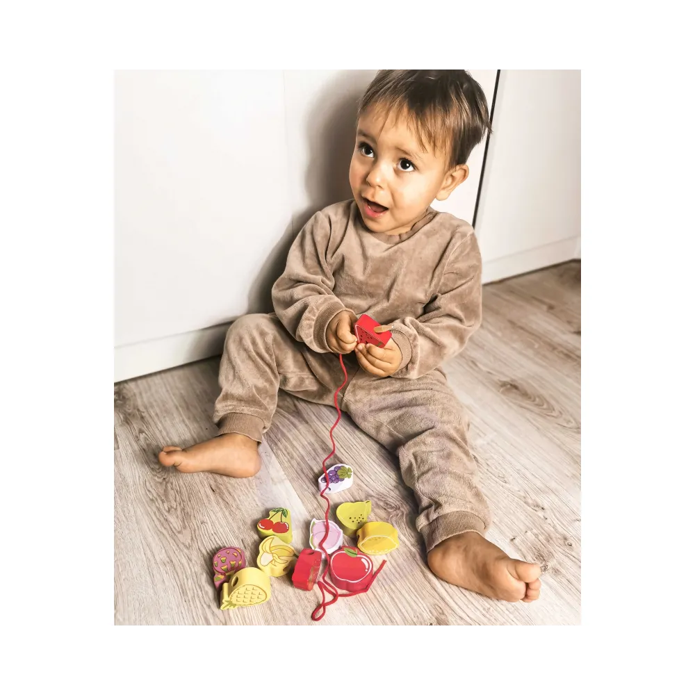 CLASSIC WORLD Drewniane Klocki do Nawlekania Owoce 13 el.