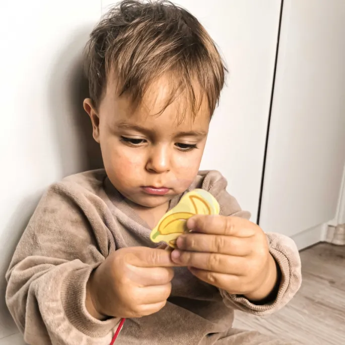 Nawlekanka owocowa rozwijająca zdolności manualne