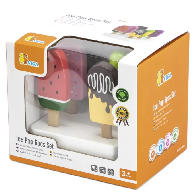 Kreatywna zabawa z drewnianymi akcesoriami do odgrywania ról.