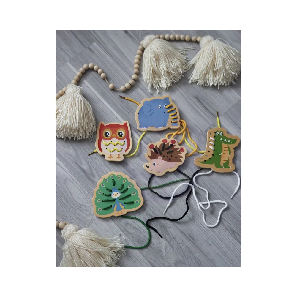 CLASSIC WORLD Drewniana Sznurowanka Przeplatanka Nawlekanka Przewlekanka Zwierzątka 10 el.