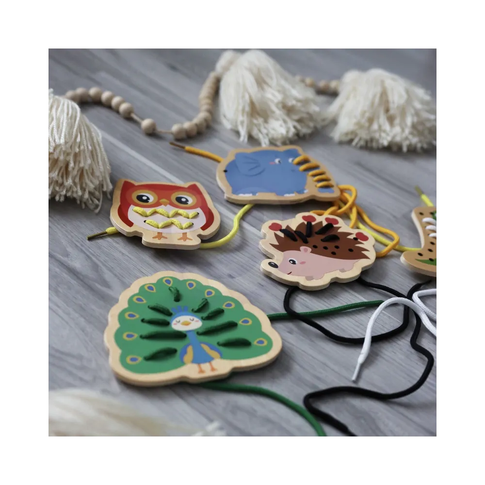 CLASSIC WORLD Drewniana Sznurowanka Przeplatanka Nawlekanka Przewlekanka Zwierzątka 10 el.