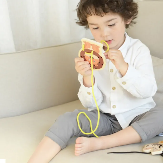 Zabawka Montessori - przeplatanka dla dzieci