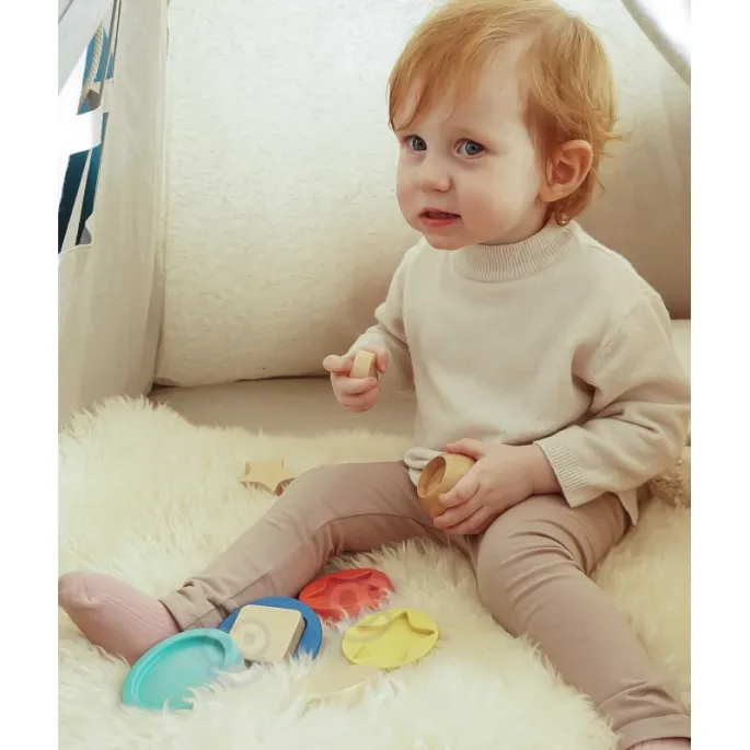 Zabawka rozwijająca logiczne myślenie maluchów.