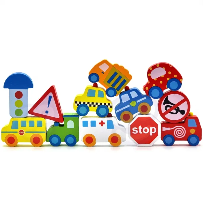 Nawlekanie klocków jako forma nauki przez zabawę.