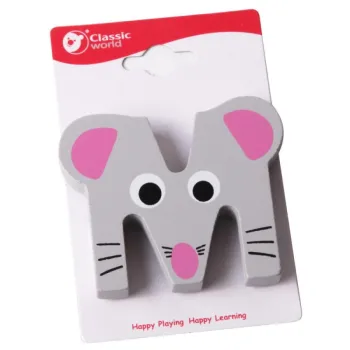 Drewniana litera M do nauki alfabetu dla dzieci.