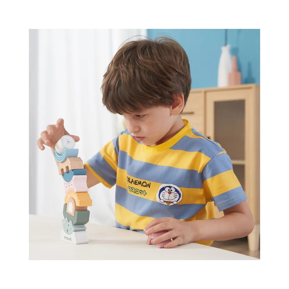 Drewniana wieża do układania wspierająca rozwój logicznego myślenia dziecka