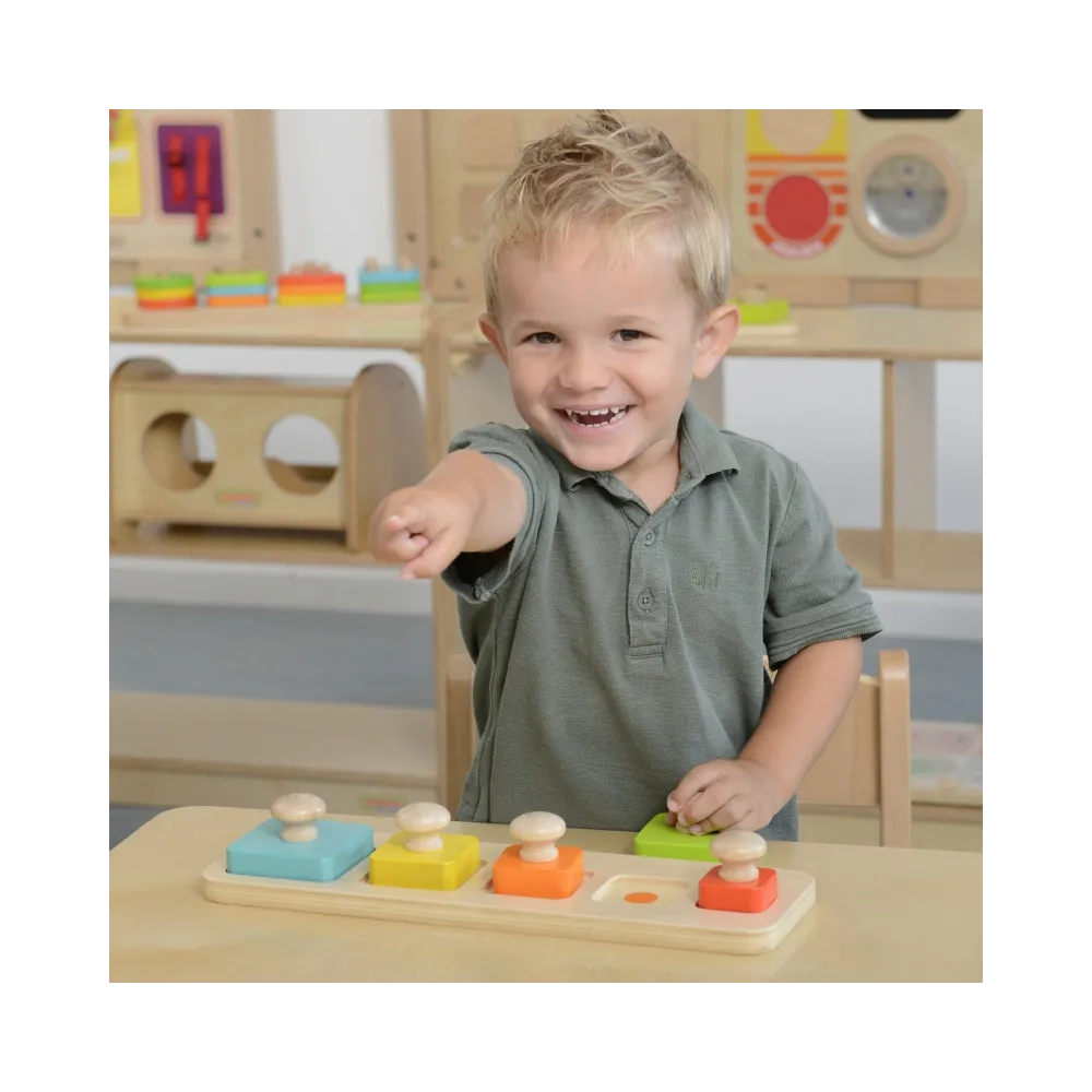 Klocki do nauki rozmiarów i kolorów w układance dla maluchów.