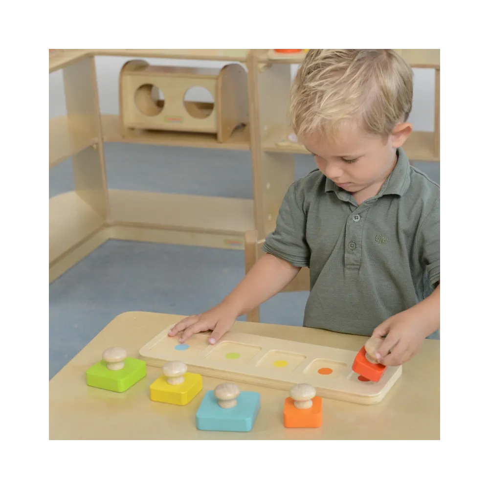 Układanka rozwijająca zdolności motoryczne dzieci.