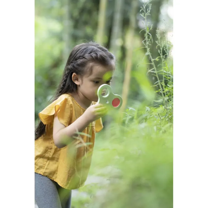 Kolorowe soczewki w mikroskopie dziecięcym