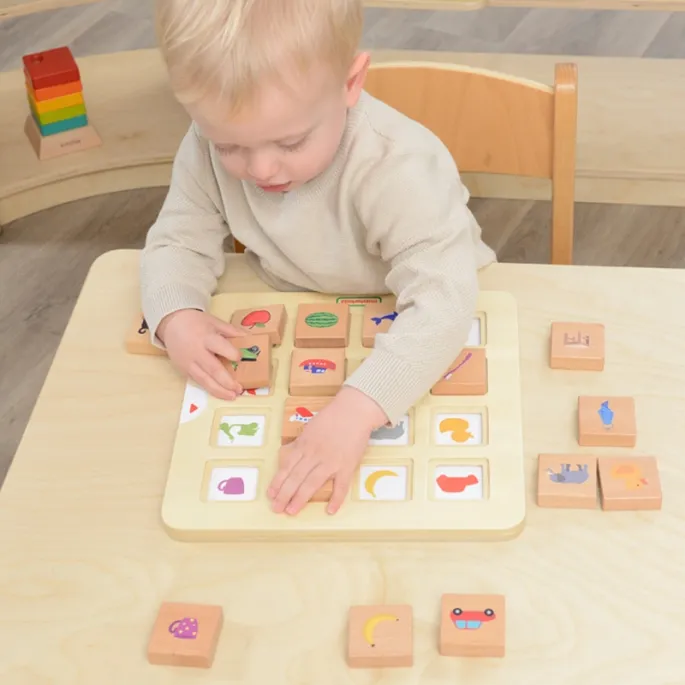 Zabawka montessoriańska wspierająca logiczne myślenie