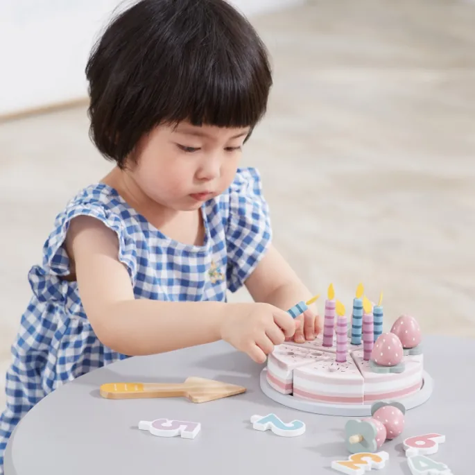 Zabawa w tworzenie urodzinowych przyjęć