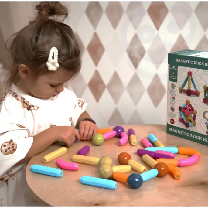 Bezpieczne klocki do zabawy dla dzieci od 18 miesiąca życia.