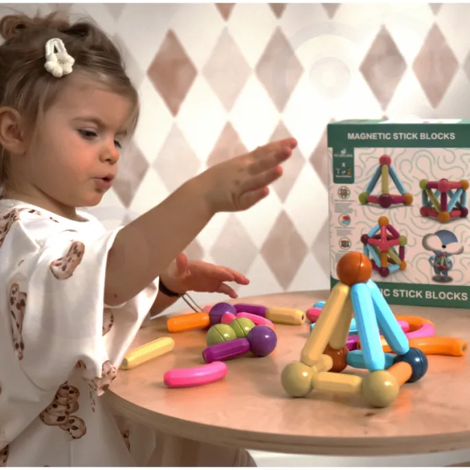 Dziecięce klocki konstrukcyjne w zestawie 38 elementów.