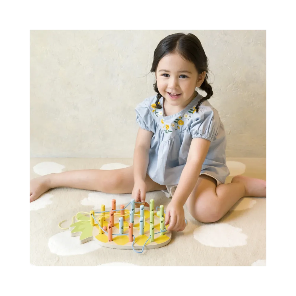 CLASSIC WORLD Wooden Threader Pineapple Pegs 21 pcs.