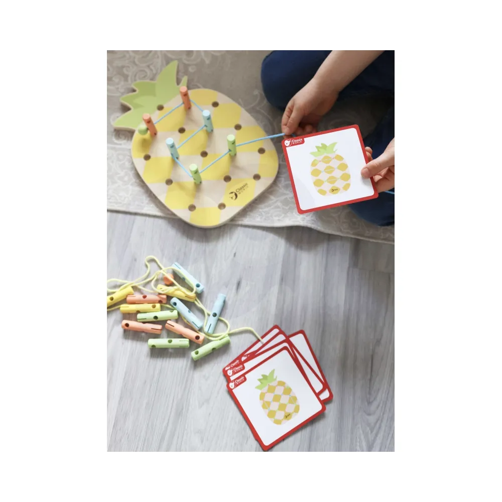 CLASSIC WORLD Wooden Threader Pineapple Pegs 21 pcs.