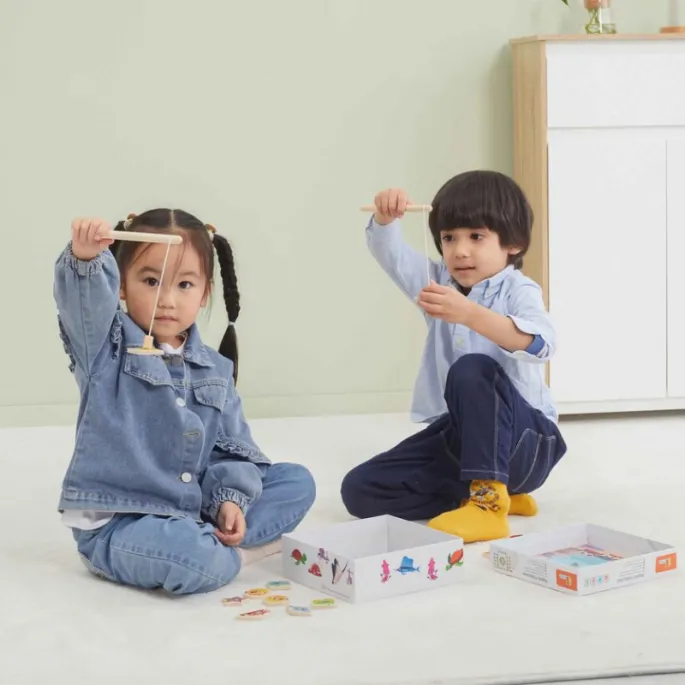 Kolorowe ryby z literami alfabetu do nauki przez zabawę.