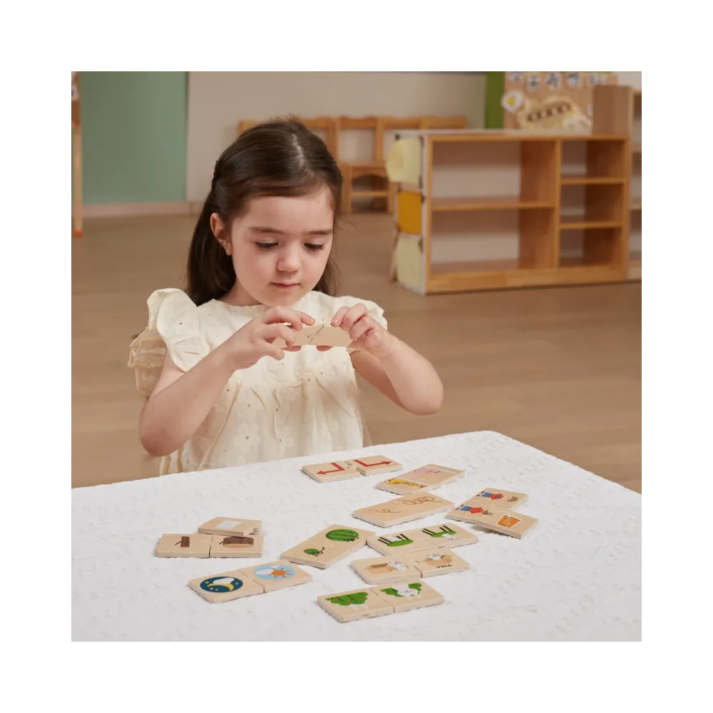 Zestaw 24 puzzli z drewna dla maluchów