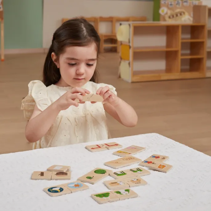 Zestaw 24 puzzli z drewna dla maluchów