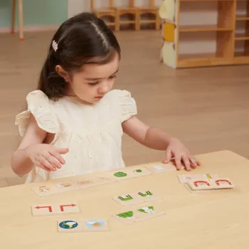 Drewniana zabawka edukacyjna dla dzieci od 18 miesięcy