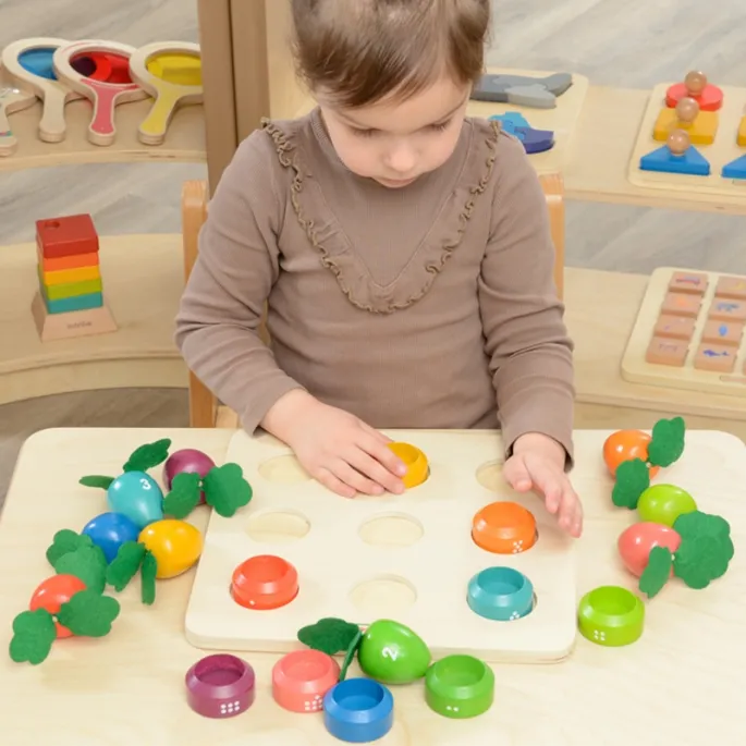 Edukacyjna układanka do rozpoznawania liczb i kolorów.