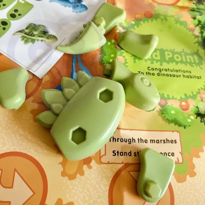 Zabawka edukacyjna z elementami konstrukcyjnymi