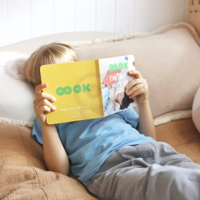 Kolorowe skrzynki i zamki - zabawa i nauka