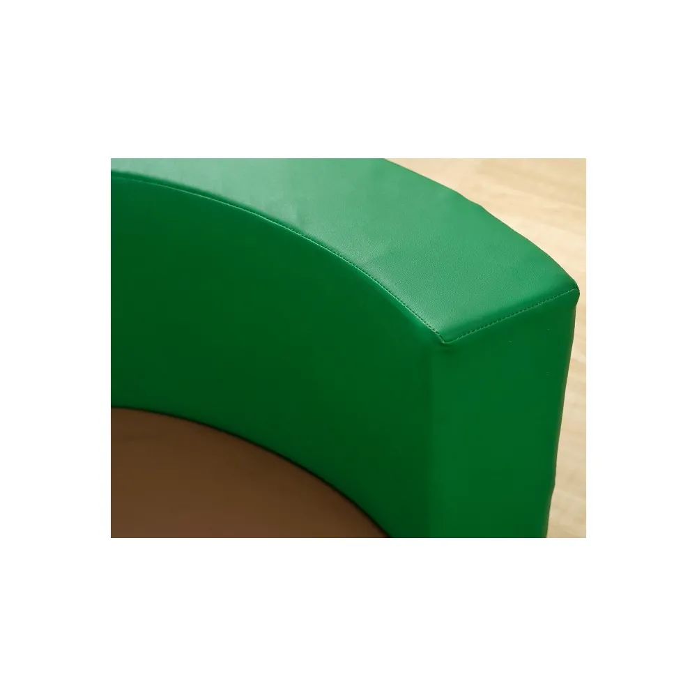 Rampa ułatwiająca dostęp do Kącika Zabaw dla najmłodszych.