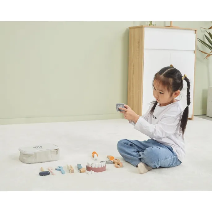 Zabawka dentystka w kolorze drewna