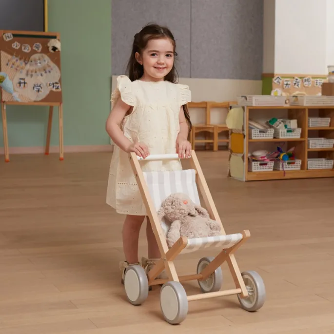 Lalka i wózek drewniany dla najmłodszych