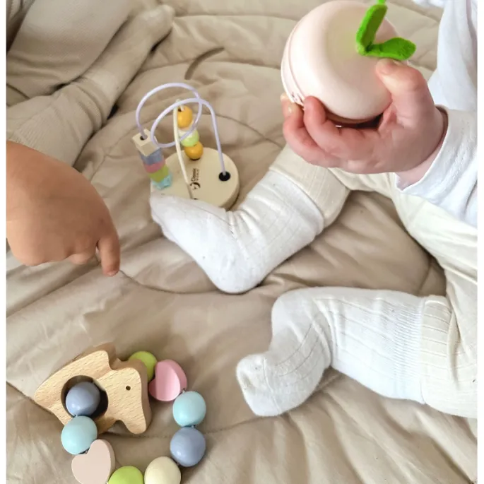 Bezpieczne drewniane zabawki dla niemowląt od CLASSIC WORLD