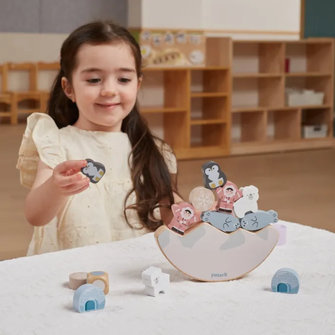 Edukacyjna zabawka Viga PolarB wspomaga rozwój motoryczny dzieci.