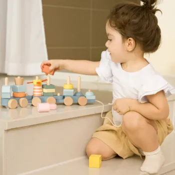 Kreatywna drewniana zabawka do nauki kształtów i kolorów.