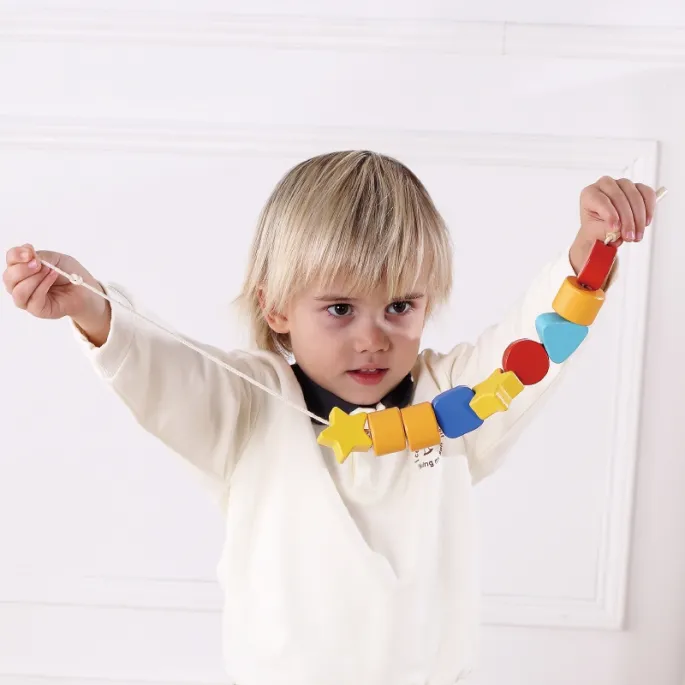 Kolorowa przebijanka młoteczkiem uczy logicznego myślenia