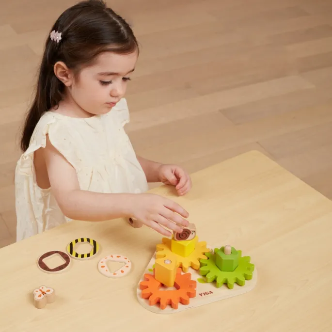 Sorter drewniany dla maluchów z kolorowymi elementami