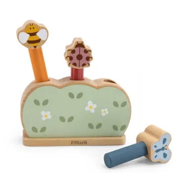 Zbliżenie na motylka, pszczółkę i biedronkę z zestawu VIGA PolarB