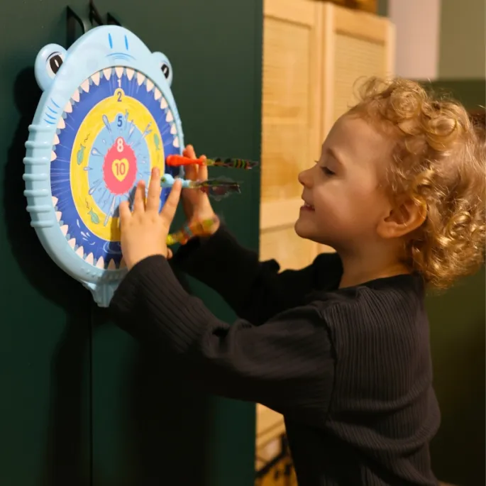 Bezpieczne kolorowe rzutki z magnesem